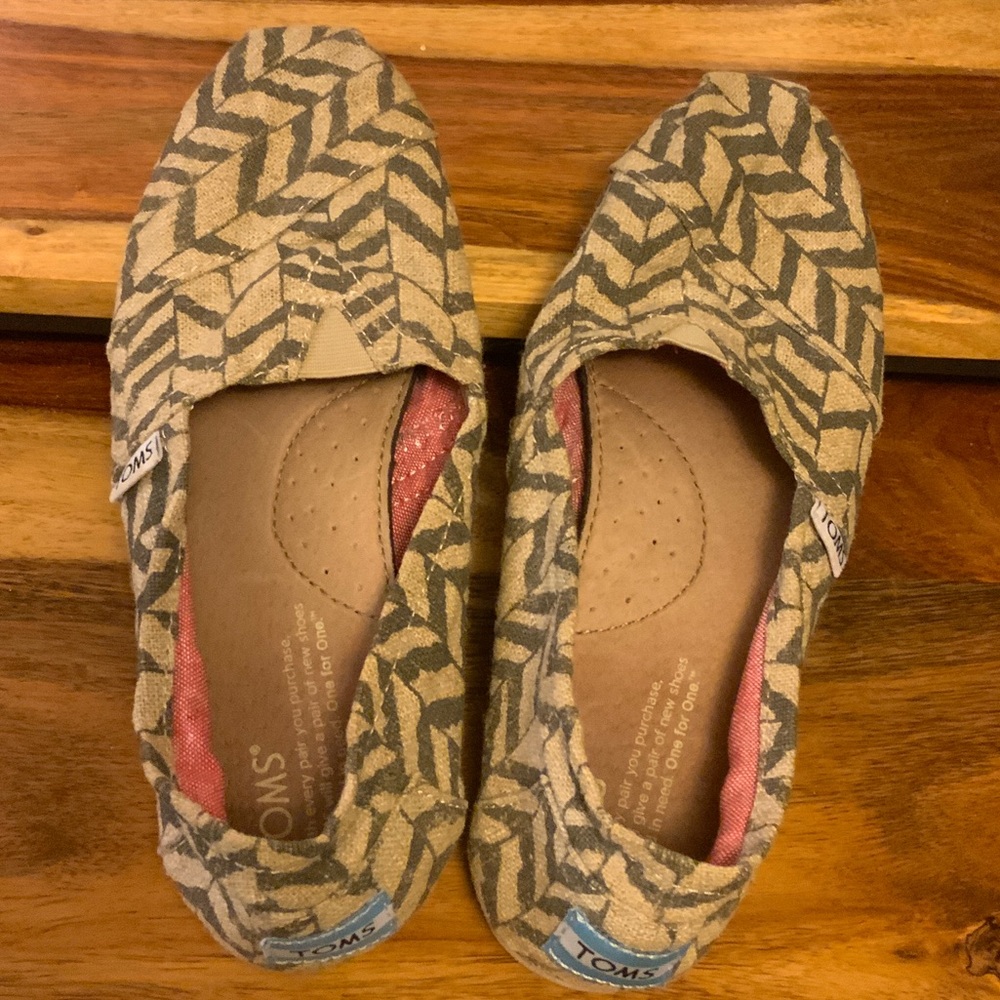 TOMS Women's Chevron Patterned Flats